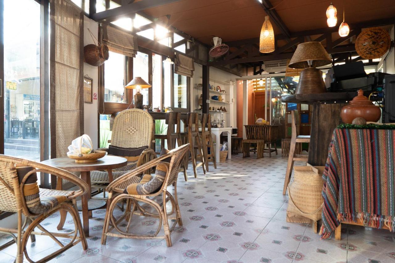 Past Tense Hostel Chiang Mai Zewnętrze zdjęcie